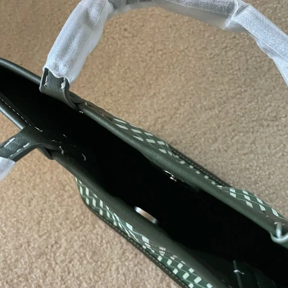 Designer like Green and White Tote Bag ! - Picture 3 of 3